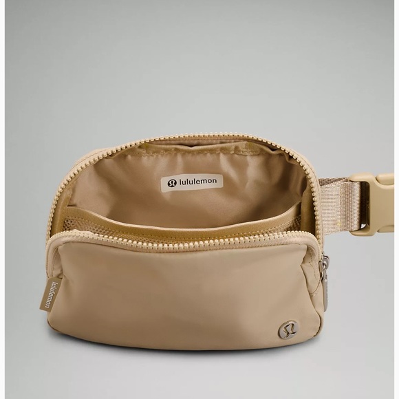NWT Trench Lululemon Everywhere Belt Bag - Picture 6 of 17